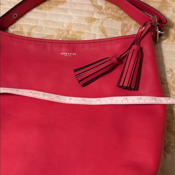 Get ready for spring with a beautiful coral handbag !! Coach Hobo bag - Picture 9 of 9